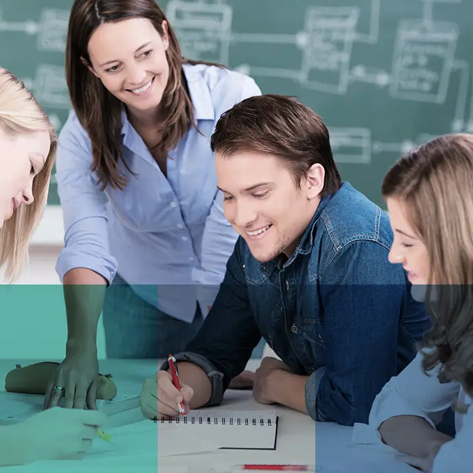 Beratungssituation in einem Klassenzimmer